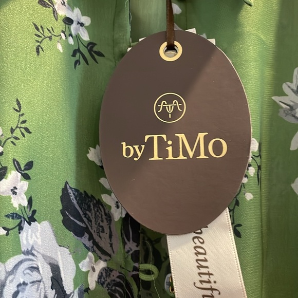 By Timo pleated Dress. Size Large. Brand new. Green Roses - Picture 9 of 9